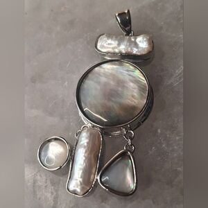 Elegant Silver and Pearl Pendant Necklace